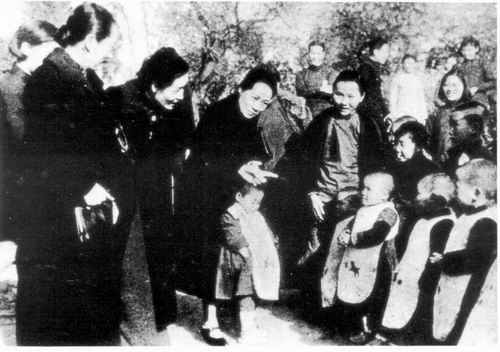 宋氏姐妹在战时育幼机构