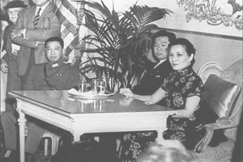 1943年宋美龄在白宫椭圆办公室