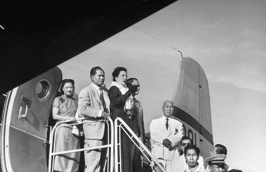 1950年台湾机场蒋介石迎接宋美龄
